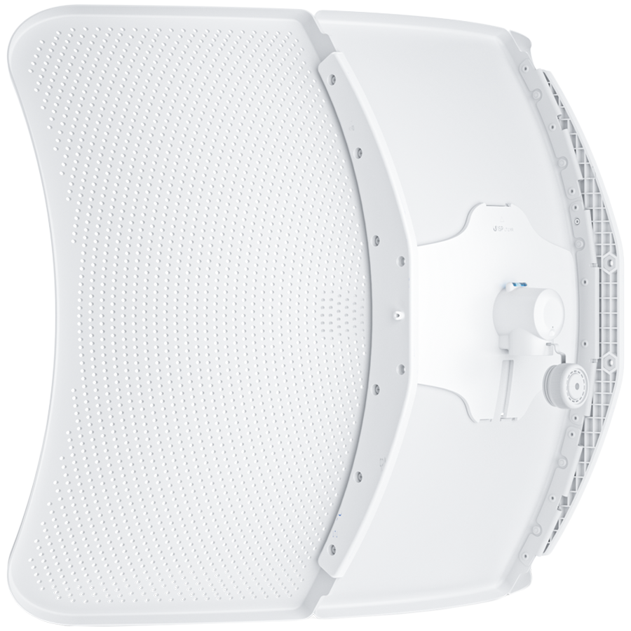 Ubiquiti LTU-XR 5 GHz LTU client that establishes extremely long-distance wireless links with an LTU Rocket serving as its base station.