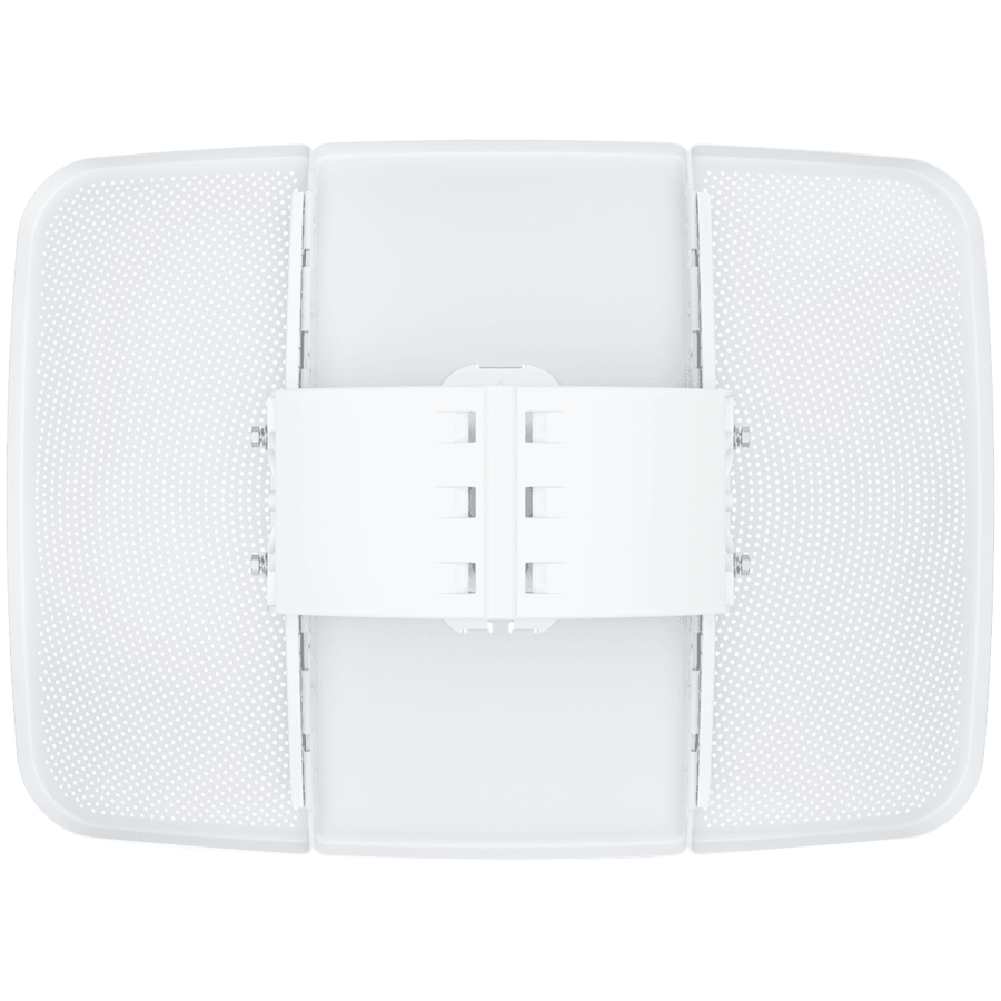 Ubiquiti LTU-XR 5 GHz LTU client that establishes extremely long-distance wireless links with an LTU Rocket serving as its base station.